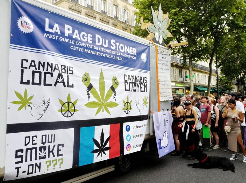 Manifestatie pentru legalizarea consumului de marijuana in Franta, Foto: Ait Adjedjou Karim / Abaca Press / Profimedia Images