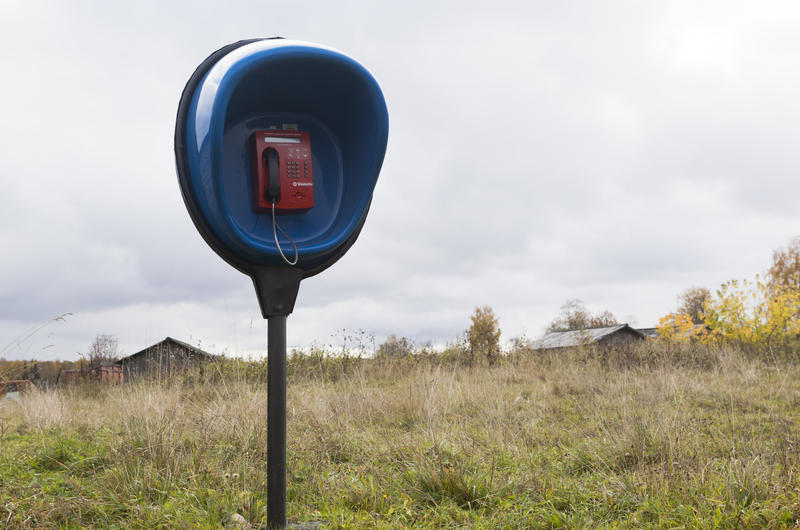 Telefon cu fise într-o localitate izolată din Rusia, Foto: DreamsTime / Nikolay Muhorin