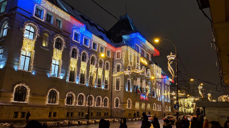 Luminițe de Crăciun pe primăria Capitalei, Foto: HotNews.ro / Victor Cozmei