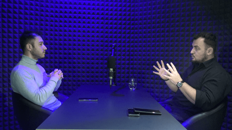 Iulian Dinu, invitat in studio La cafea, Foto: Hotnews / Florin Barbuta