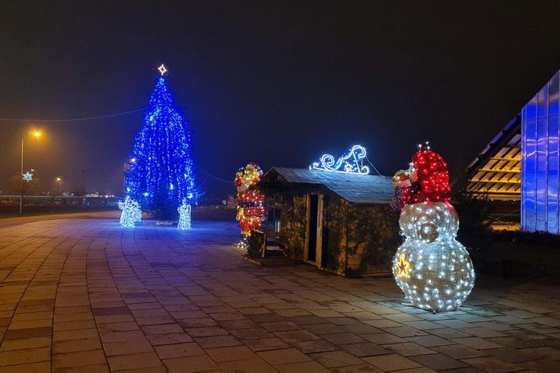 Lumini de sarbatori in iarna fara zapada, Foto: Vlad Barza / HotNews.ro