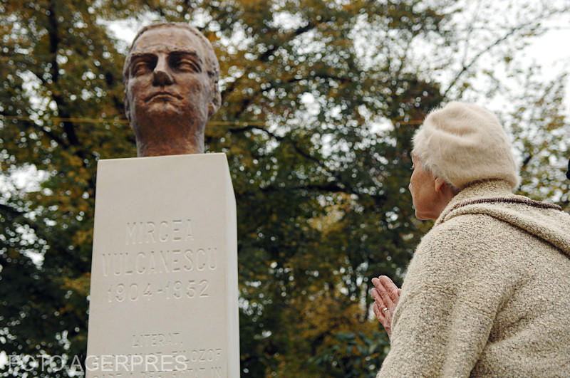 monument dedicat lui Mircea Vulcanescu, Foto: Agerpres