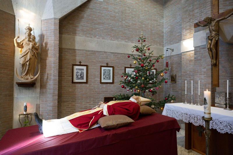 Trupul Papei emerit Benedict al XVI-lea, la Vatican, Foto: Vatican Media / Zuma Press / Profimedia