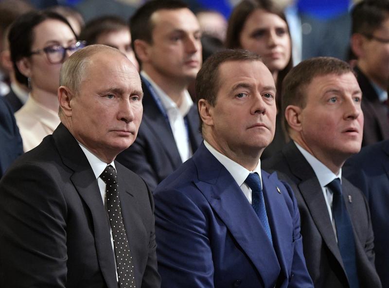 Putin, Medvedev si Andrei Turceak, presedintele partidului Rusia Unita, Foto: Aleksey Nikolskyi / Sputnik / Profimedia Images