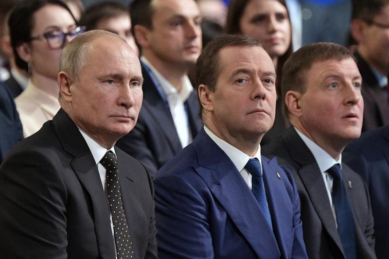 Putin, Medvedev si Andrei Turceak, presedintele partidului Rusia Unita, Foto: Aleksey Nikolskyi / Sputnik / Profimedia Images