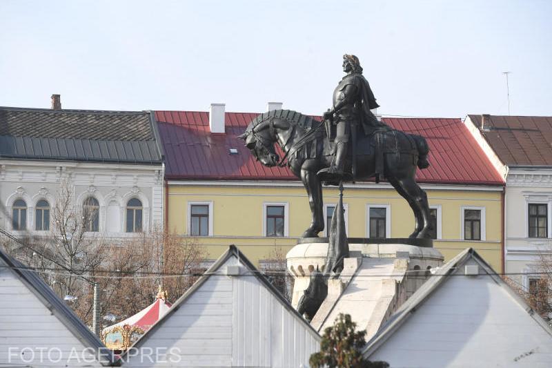 Imagine cu statuia ecvestra a lui Matei Corvin din Piata Unirii, Cluj-Napoca, Foto: AGERPRES