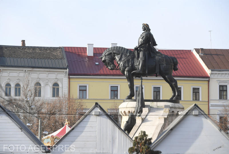 Imagine cu statuia ecvestra a lui Matei Corvin din Piata Unirii, Cluj-Napoca, Foto: AGERPRES