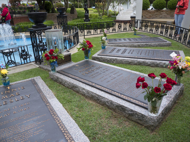 Mormântul lui Elvis Presley din Graceland, Foto: Dreamstime / Brenda Kean