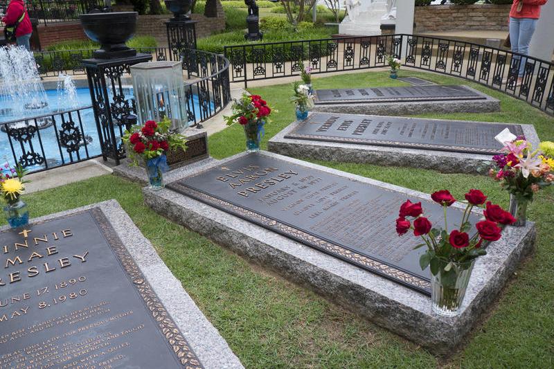 Mormântul lui Elvis Presley din Graceland, Foto: Dreamstime / Brenda Kean
