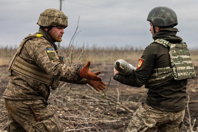 Război în Ucraina: Soldați ucraineni pe frontul din Bahmut, Foto: Sameer Al-DOUMY / AFP / Profimedia