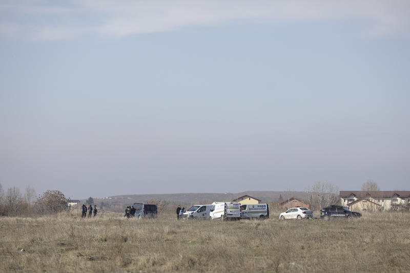 Reprezentanți ai ASPA și ai fortelor de ordine în zona în care o femeie a fost ucisă de cainii vagabonzi aproape de Lacul Morii, Foto: Inquam Photos - Sabin Cirstoveanu