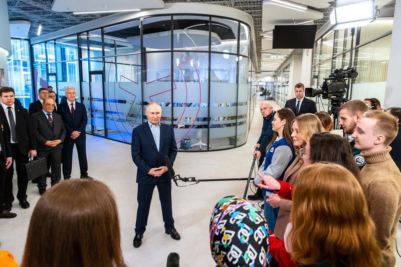 Putin s-a intalnit cu studentii de la Universitatea de Stat din Moscova in ziua in care Scholz a confirmat ca trimite tancuri Leopard Ucrainei, Foto: Maksim Mishin / AP / Profimedia