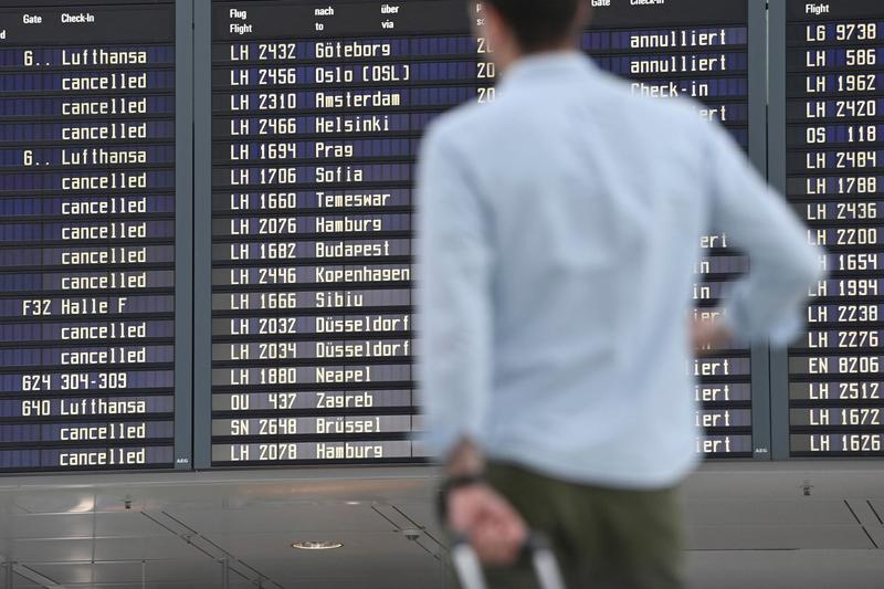 Barbat in aeroportul din Munchen , Foto: Frank Hoermann / SVEN SIMON / AFP / Profimedia