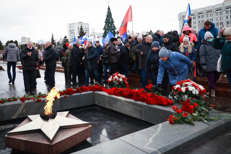 Sute de persoane au participat la un miting autorizat în Samara, centrul Rusiei, de unde erau originari unii dintre aceşti soldaţi ucişi la Makiivka, Foto: Arden Arkman / AFP / Profimedia