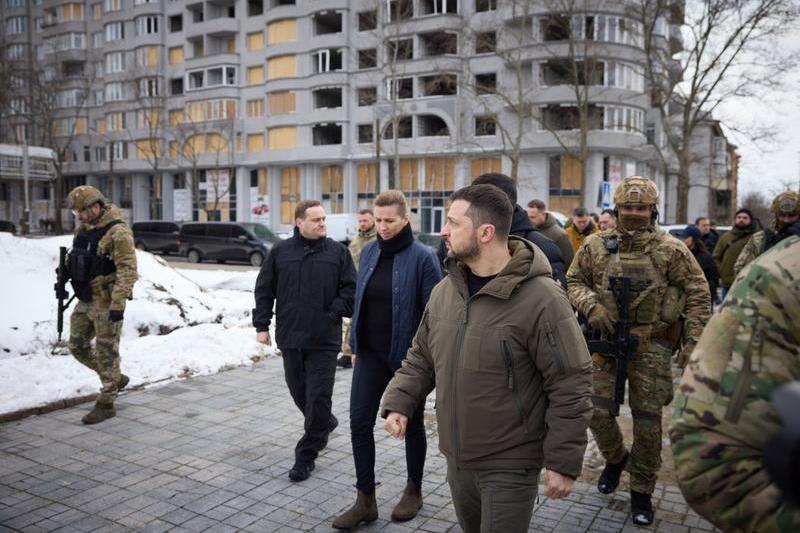 Presedintele ucrainean Volodimir Zelenski si premierul danez Mette Frederiksen in Nikolaiev, Foto: President Of Ukraine / Zuma Press / Profimedia