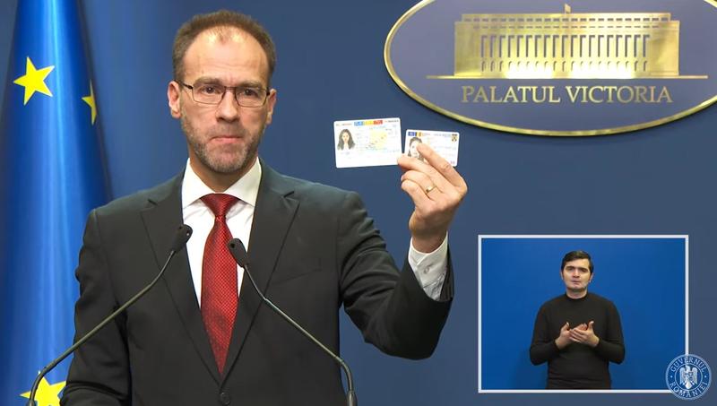 Catalin Giulescu și cartea electronica de identitate, Foto: Captura Guvern