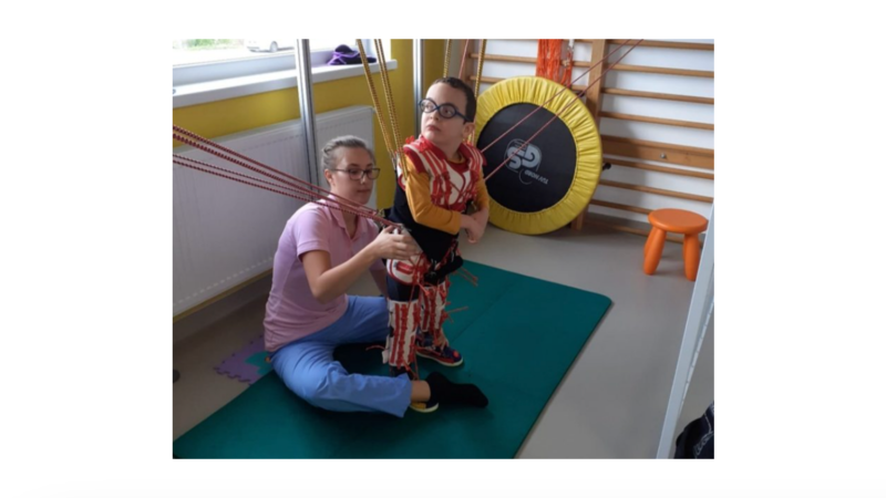 ​Alexandru suferă de boli grave și este dependent de terapii. Un băiețel care și-a pierdut copilăria vă cere ajutorul!, Foto: sperantapentruromania.ro