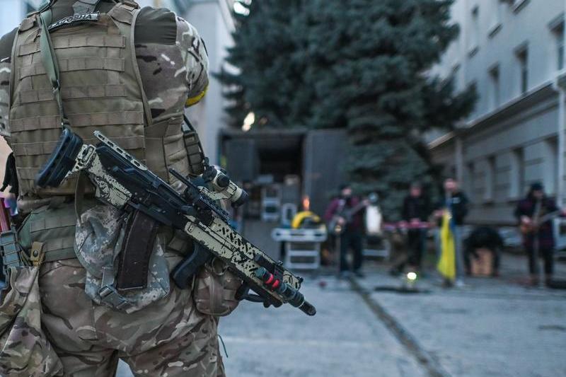 Soldat ucrainean în orașul Herson, Foto: Artur Widak/NurPhoto / Shutterstock Editorial / Profimedia