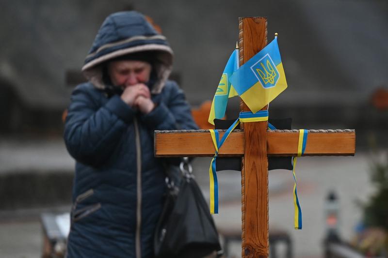 Ucraineni viziteaza mormintele celor dragi care au murit in timpul razboiului, Foto: Artur Widak / AFP / Profimedia