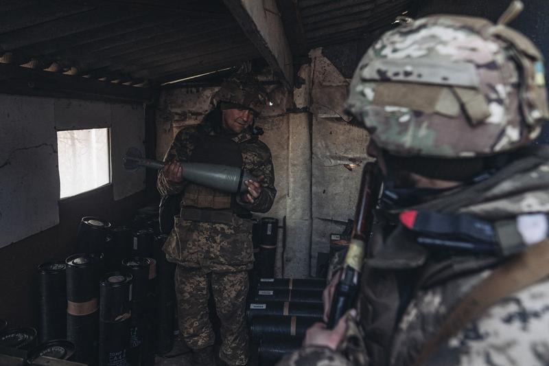 Soldați ucraineni pe lina frontului din Bahmut, Foto: AA/ABACA / Abaca Press / Profimedia