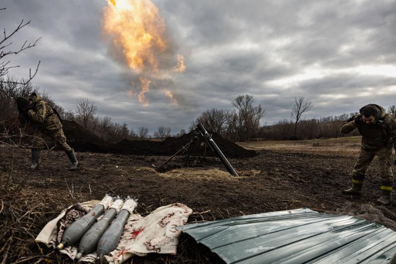 soldati ucraineni in Bahmut atacand pozitii rusesti, Foto: Sameer Al-DOUMY / AFP / Profimedia