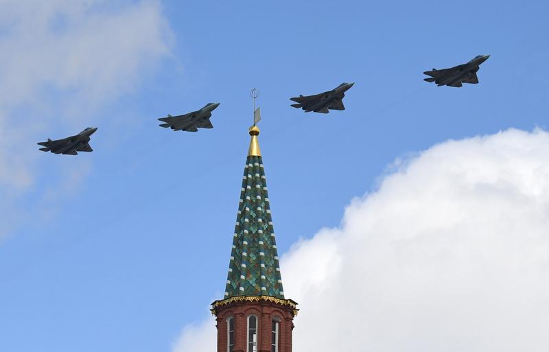 Avioane Su-57 deasupra Kremlinului, Foto: Kirill Kallinikov / Sputnik / Profimedia