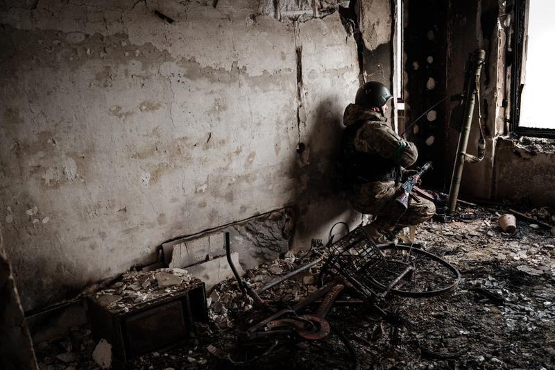 Război în Ucraina: Soldat ucrainean ce luptă în Bahmut, Foto: Yasuyoshi Chiba / AFP / Profimedia Images