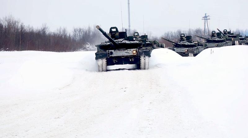 Tancuri T-80BVM la un exercitiu militar, Foto: WillWest News / Profimedia Images