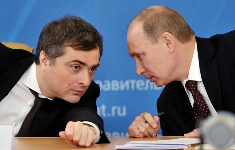 Vladislav Surkov, împreună cu Vladimir Putin, Foto: Alexei Nikolsky / AFP / Profimedia Images