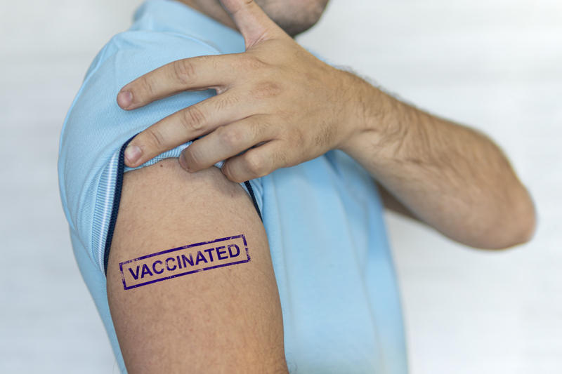 Bărbat vaccinat, Foto: Dmitrii Melnikov | Dreamstime.com