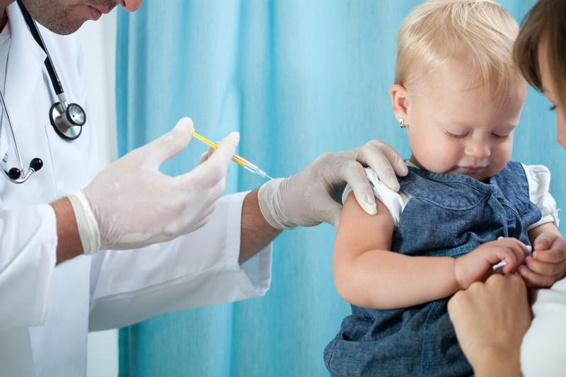 Copil vaccinat , Foto: Katarzyna Bialasiewicz | Dreamstime.com