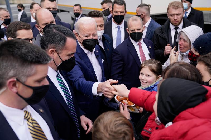 Biden, întâlnire cu refugiați din Ucraina în timpul vizitei din Polonia, martie 2022, Foto: Evan Vucci / Associated Press / Profimedia Images