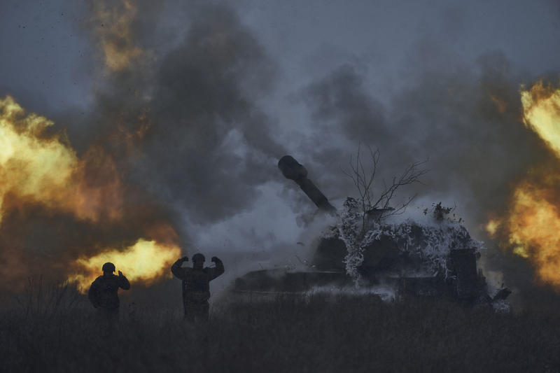 Artileriști ucraineni pe frontul din Donetk, Foto: LIBKOS / AP / Profimedia