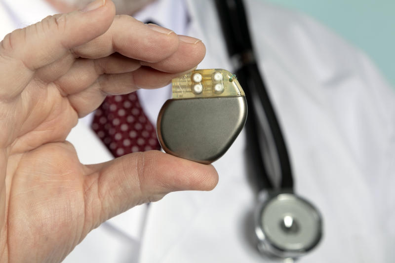 Doi cunoscuți cardiologi din România, trimiși în judecată. Acuzați că refoloseau stimulatoare cardiace extrase de la cadavre