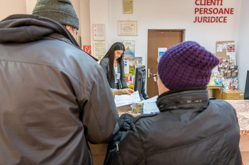 Plata facturilor de energie, Foto: Posta Romana