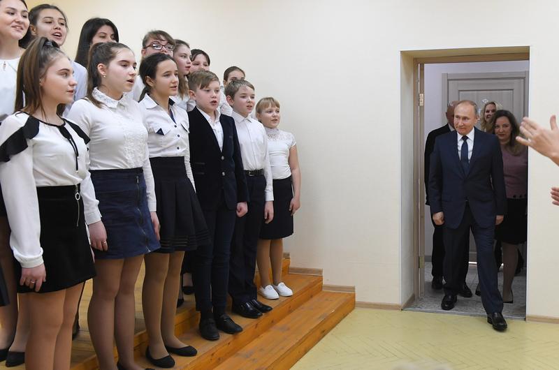 Vladimir Putin in vizita la o scoala, Foto: Sergey Mamontov / Sputnik / Profimedia Images