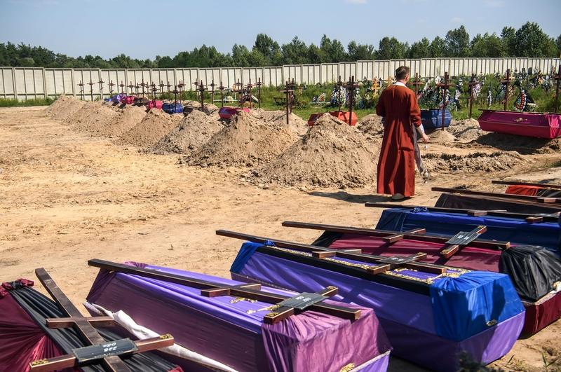 Ceremonial religios pentru civilii ucisi la Bucha, Foto: Maxym Marusenko/NurPhoto / Shutterstock Editorial / Profimedia
