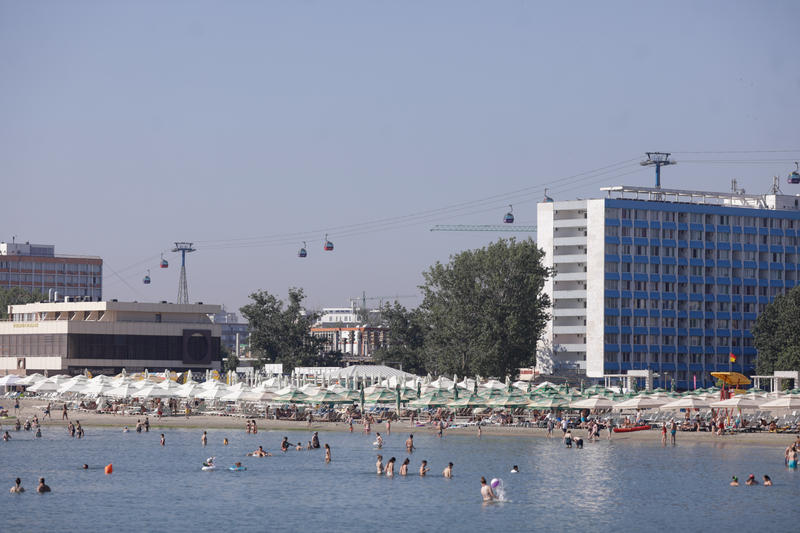 Turiști pe o plajă din stațiunea Mamaia, Foto: Inquam Photos / George Călin