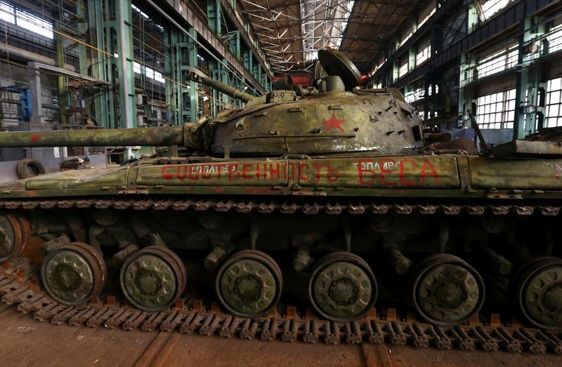 Un tanc T-62 la reparatii in uzina, Foto: Sharifulin Valery / TASS / Profimedia