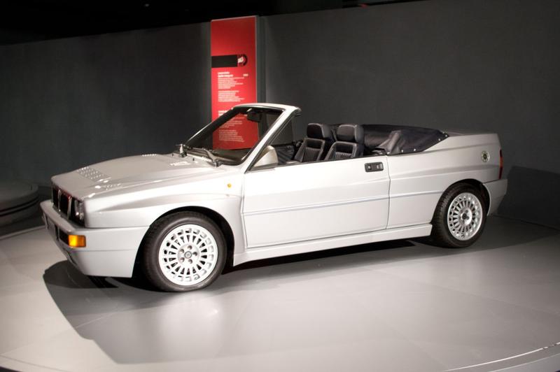 O masina Lancia Delta Cabriolet expusă la Museo dell`Automobile, Torino, Foto: Mastroraf, Dreamstime.com