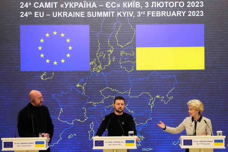 Charles Michel, Volodimir Zelenski si Ursula von der Leyen la un summit la Kiev, Foto: Efrem Lukatsky / AP / Profimedia