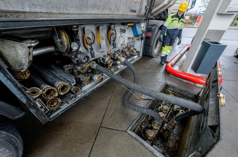 UE sanctioneaza produsele petroliere rusesti, Foto: Michael Probst / AP / Profimedia