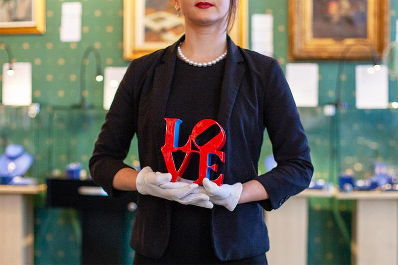 Sculptura „Love Red, Blue, Green” realizată de Robert Indiana, Foto: Artmark