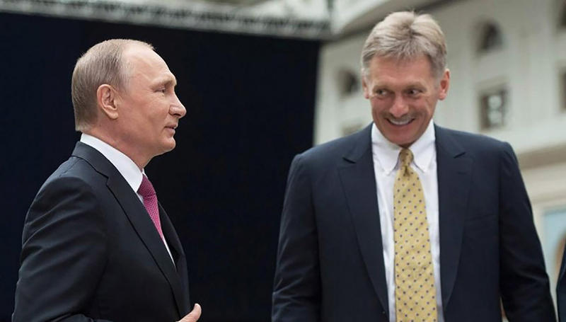 Vladimir Putin alaturi de purtatorul sau de cuvant, Dmitri Peskov, Foto: WillWest News / Profimedia Images