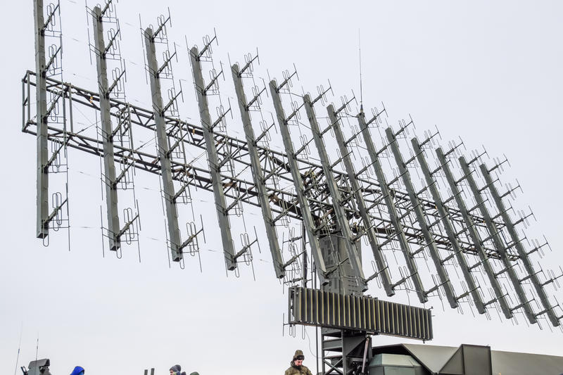 Antenă de radar militar, Foto: DreamsTime / Fotogigi85