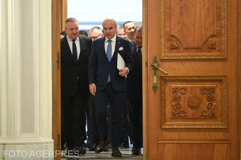 Nicolae Ciucă și Rareș Bogdan, ieșind de la o ședință de partid, Foto: AGERPRES