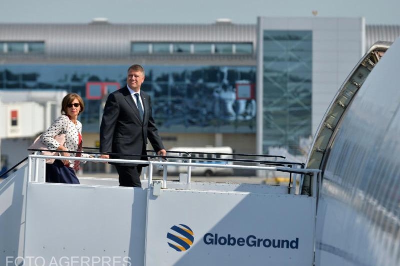 Klaus și Carmen Iohannis se îmbarcă în avion, Foto: AGERPRES