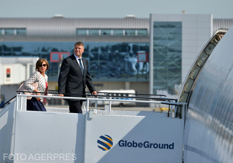 Klaus și Carmen Iohannis se îmbarcă în avion, Foto: AGERPRES