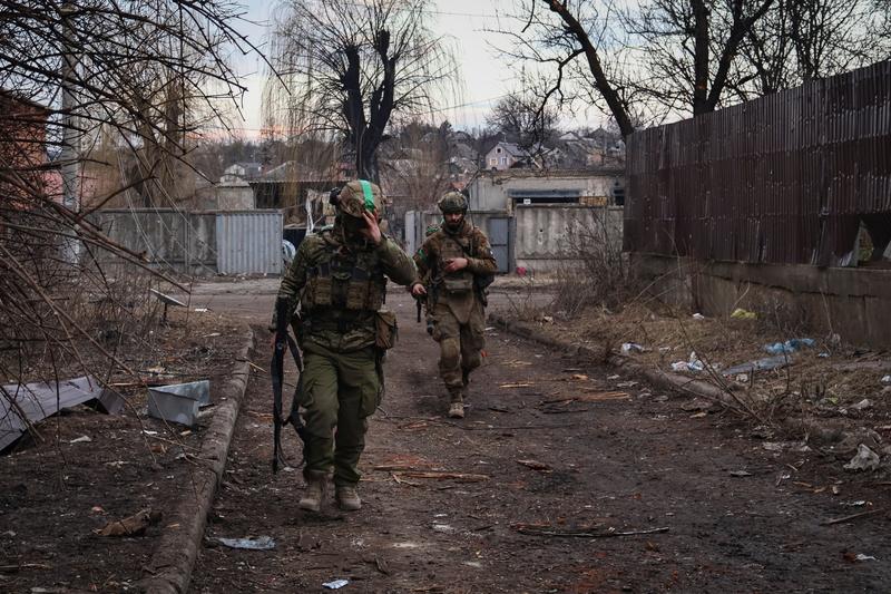 Soldați ucraineni din zona Bahmut, unde se duc lupte dure de luni de zile, Foto: Roman Chop / AP / Profimedia