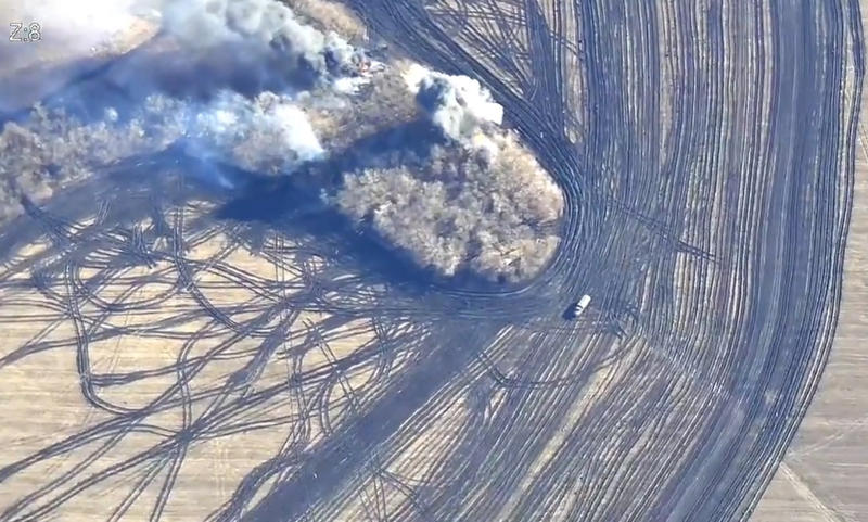 Rusii au incercat sa ascunda lansatoarele Uragan intr-o padurice, Foto: Captura video - Ukraine Weapons Tracker